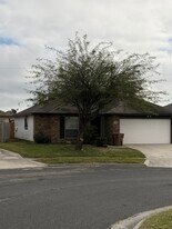 3806 Los Arroyos Dr in Corpus Christi, TX - Building Photo