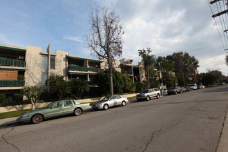 Canoga Terrace Apartments in Woodland Hills, CA - Building Photo - Building Photo