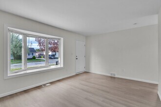 20540 Colman St in Clinton Township, MI - Building Photo - Building Photo