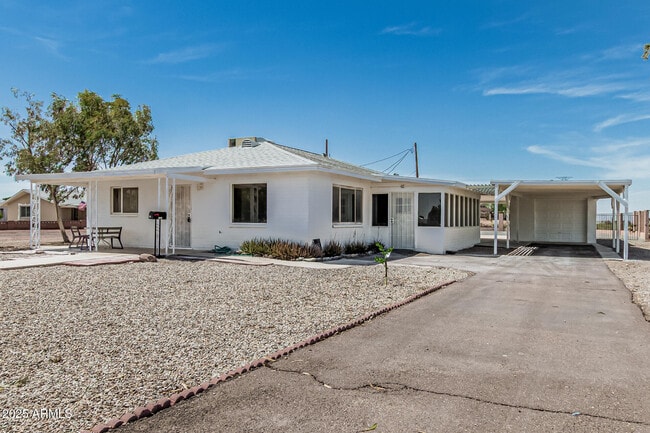 11441 W Lakeshore Dr in Youngtown, AZ - Building Photo - Building Photo