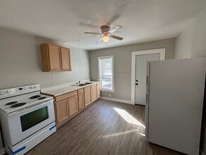 109 S Maple St in Hutchinson, KS - Building Photo - Building Photo