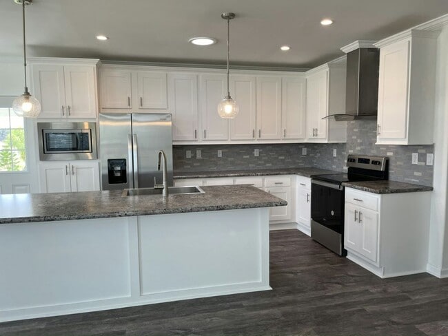 968 Avanti Way Blvd in North Fort Myers, FL - Building Photo - Building Photo