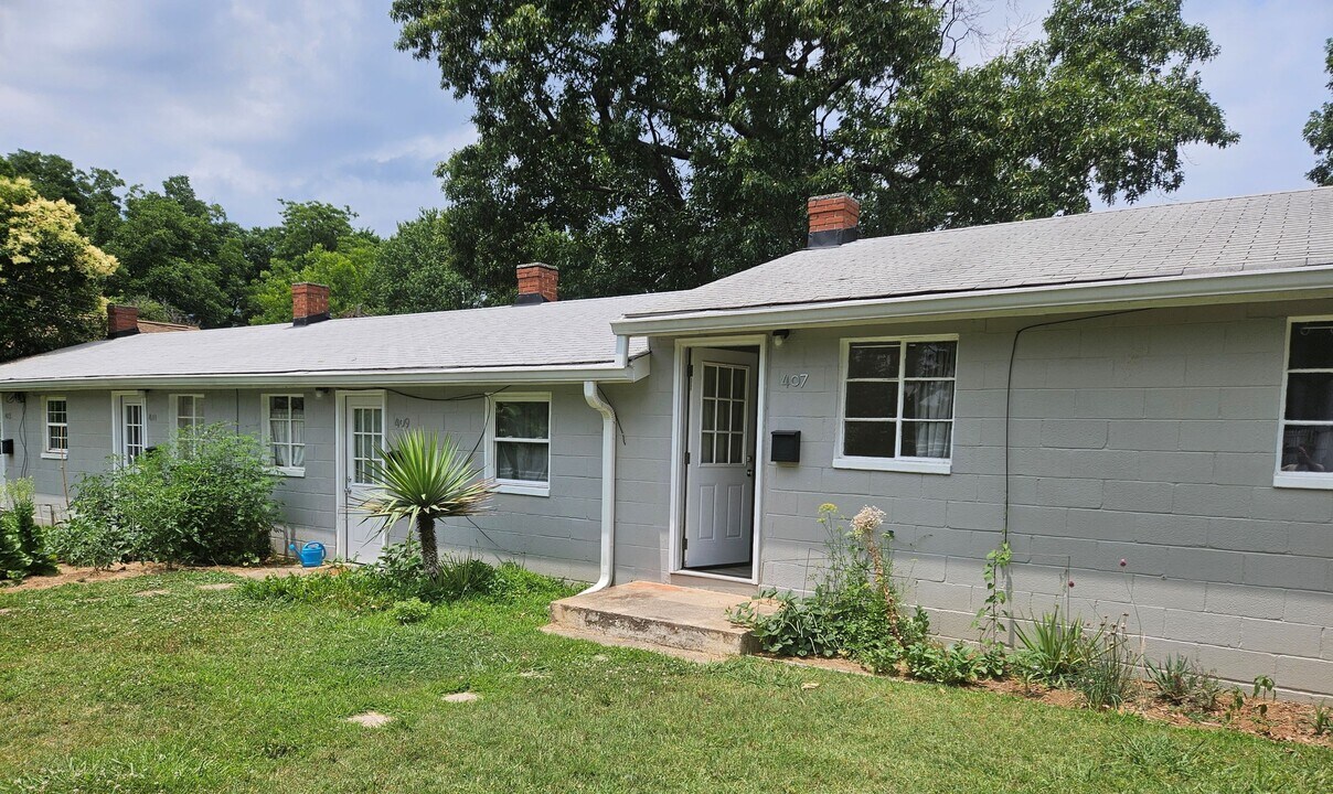 407 College St in Graham, NC - Building Photo