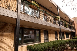 40 Harrison St in Oak Park, IL - Building Photo - Building Photo