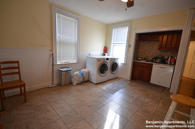 236 Cypress St, Unit 2 in Brookline, MA - Building Photo - Building Photo