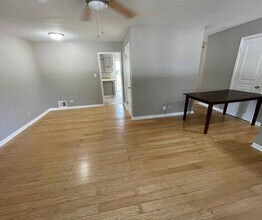 546 Landmeier Rd in Elk Grove Village, IL - Building Photo - Building Photo