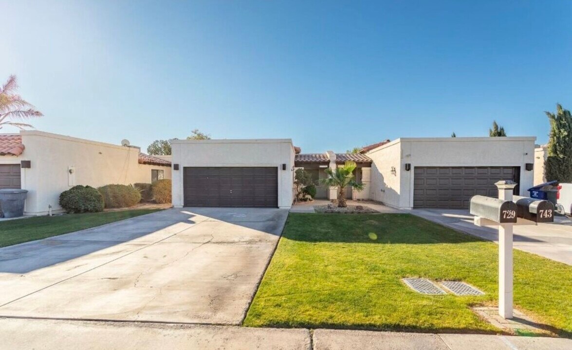 729 W 37th St in Yuma, AZ - Building Photo