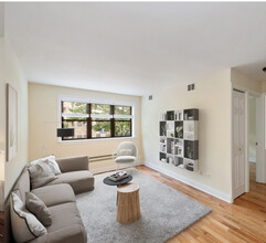 555 W Arlington Pl, Unit 1 in Chicago, IL - Building Photo - Building Photo