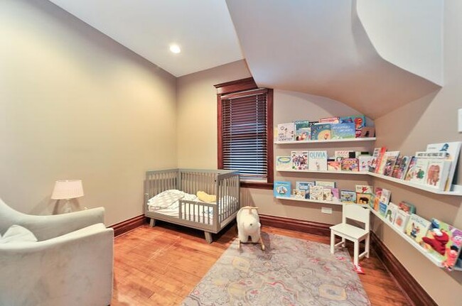 3506 N Damen Ave, Unit Apt 1 in Chicago, IL - Building Photo - Building Photo