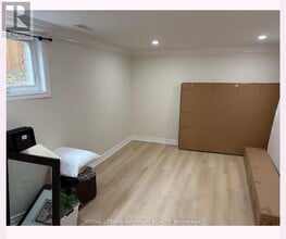 121 Bolton Ave in Newmarket, ON - Building Photo - Building Photo