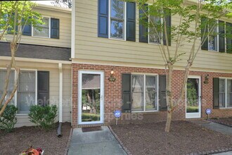 104 Gatehouse Ln in Durham, NC - Building Photo - Building Photo