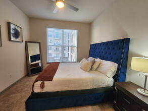 1711 Caroline St in Houston, TX - Building Photo - Building Photo