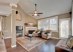 7601 Shadowridge Run in Austin, TX - Building Photo - Building Photo