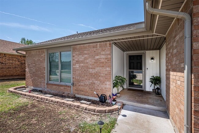 8421 Woodhue Dr in Oklahoma City, OK - Building Photo - Building Photo