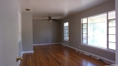 110 Danville in San Antonio, TX - Building Photo - Building Photo