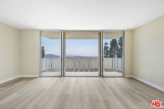 4455 Los Feliz Blvd in Los Angeles, CA - Building Photo - Building Photo