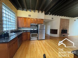 907 W Belmont Ave, Unit 2S in Chicago, IL - Building Photo