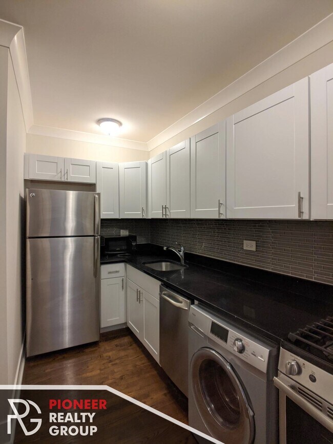 2127 N Dayton St, Unit #2129 - 204