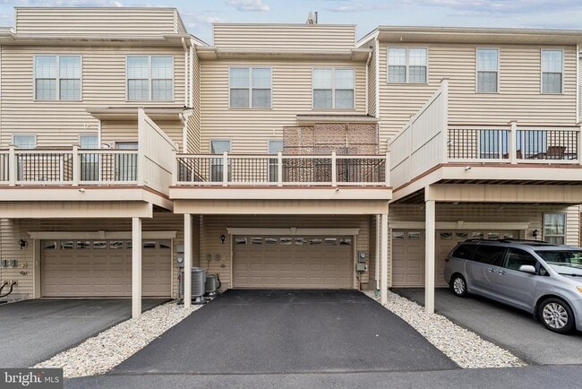 22613 Naugatuck Square in Ashburn, VA - Building Photo - Building Photo