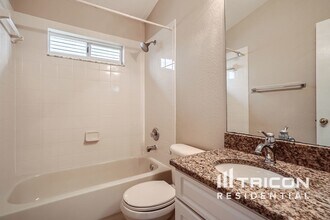 557 Lake Cypress Cir in Oldsmar, FL - Building Photo - Building Photo