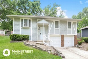 314 SE Crescent St in Lee's Summit, MO - Building Photo