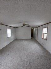 611 W Matthews St in Chillicothe, IL - Building Photo - Building Photo