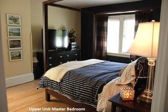 3264 N Downer Ave in Milwaukee, WI - Foto de edificio - Building Photo