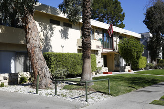 Oxnard Apartments in North Hollywood, CA - Building Photo - Building Photo