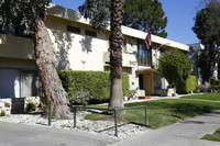 Oxnard Apartments in North Hollywood, CA - Foto de edificio - Building Photo