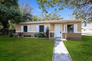 15420 NW 27th Pl in Opa Locka, FL - Building Photo