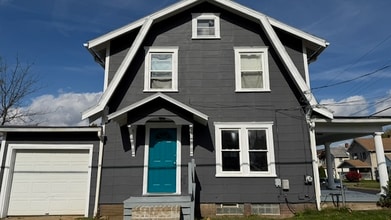 1153 Roslyn Ave SW in Canton, OH - Foto de edificio - Building Photo