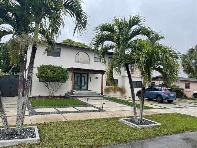2342 SW 128th Ave in Miami, FL - Building Photo - Building Photo
