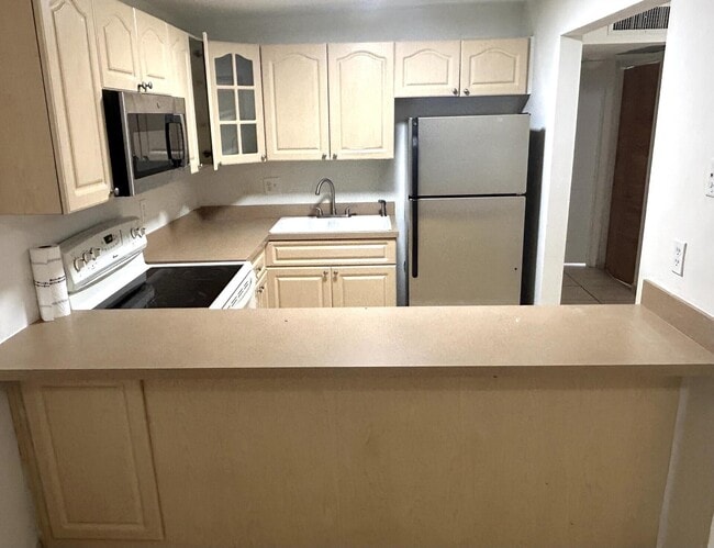 2000 Springdale Blvd in Palm Springs, FL - Building Photo - Building Photo