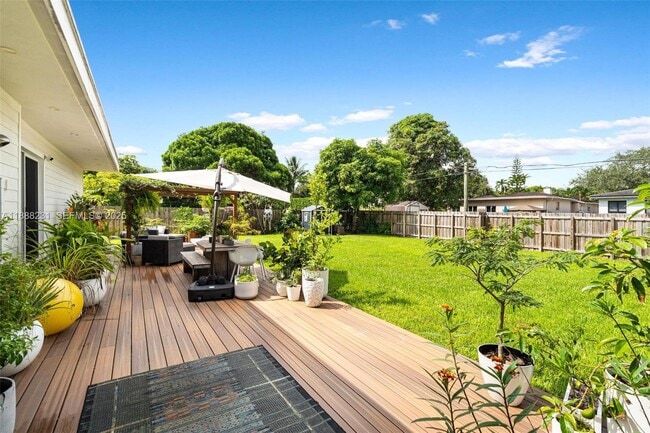 234 Minola Dr in Miami Springs, FL - Foto de edificio - Building Photo