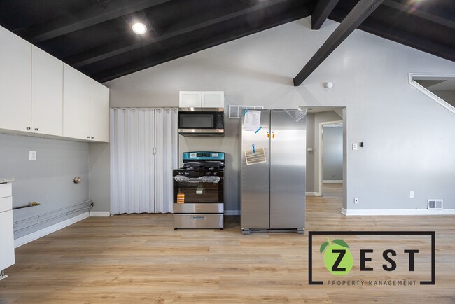 25211 Hopkins St in Dearborn Heights, MI - Foto de edificio - Building Photo