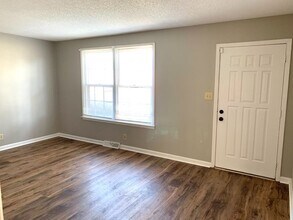 2425 Pendleton Dr in Clarksville, TN - Building Photo - Building Photo