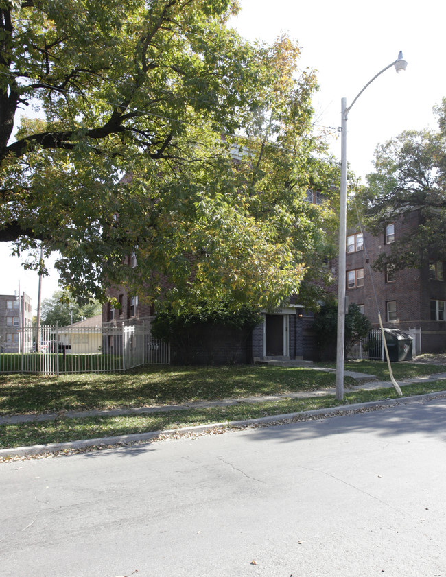 2009 Hickman Rd in Des Moines, IA - Building Photo - Building Photo