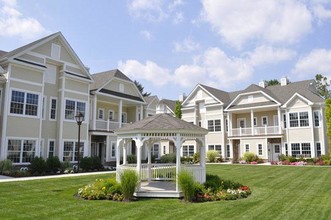 Wellington Park Villas in Amityville, NY - Building Photo - Building Photo