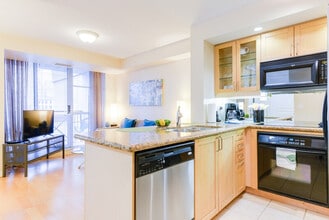 21 Nelson St in Toronto, ON - Building Photo - Building Photo