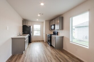 17599 Longwood Trce Ln in New Caney, TX - Building Photo - Building Photo