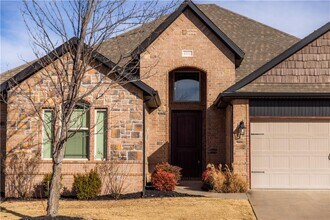 6101 W Woodbine Dr in Rogers, AR - Building Photo - Building Photo