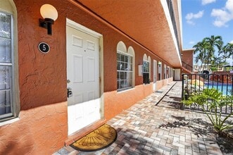 1405 Miami Rd, Unit 5 in Fort Lauderdale, FL - Building Photo - Building Photo