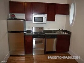 1725 Commonwealth Ave, Unit 2 in Boston, MA - Building Photo