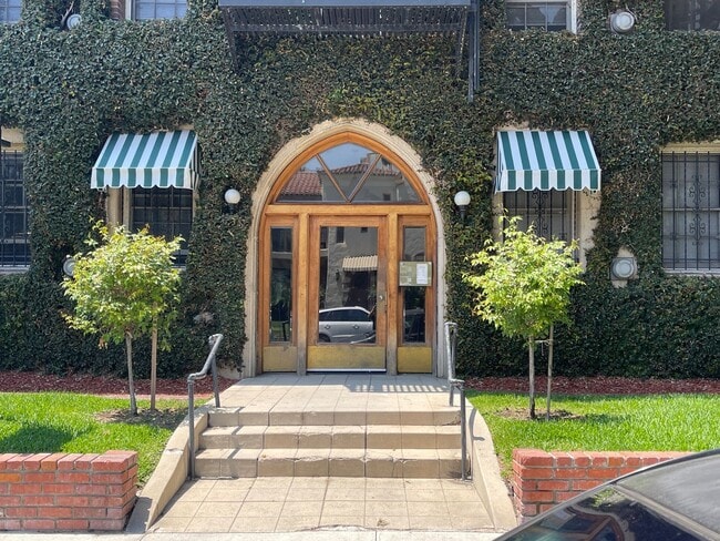 property at 611 Cloverdale Ave