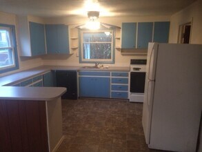 3715 Jasper Rd in Springfield, OR - Foto de edificio - Building Photo
