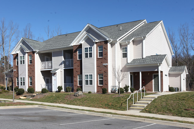 Robinhood Court Apartments and Villas in Winston-Salem, NC - Foto de edificio - Building Photo