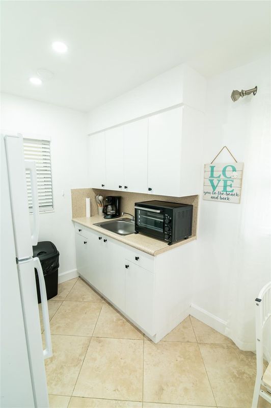 3230 NE 13th St in Pompano Beach, FL - Foto de edificio - Building Photo