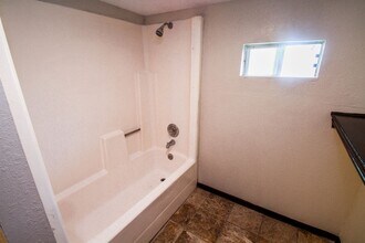 511 Jamaica Dr in San Antonio, TX - Building Photo - Building Photo