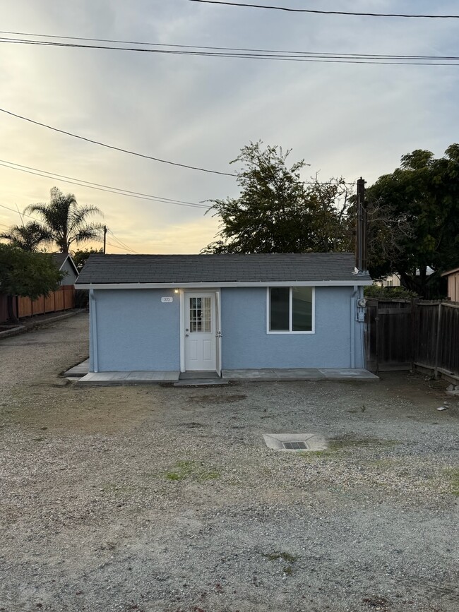 370 Bridgevale Rd in Hollister, CA - Foto de edificio - Building Photo