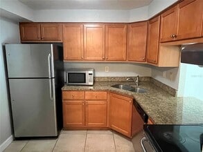 2610 Coconut Bay Ln, Unit 715 in Sarasota, FL - Foto de edificio - Building Photo